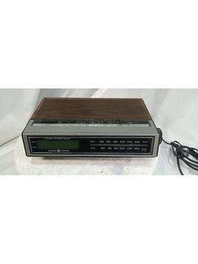 GE General Electric 7-4655A AM/FM Clock Radio Walnut Grain Vintage Tested